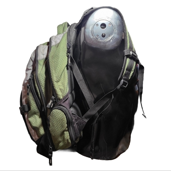 Hi-Tec Large Backpack - Picture 4 of 9